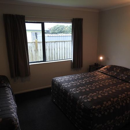 Tudor Lodge Motel Hawera Bagian luar foto