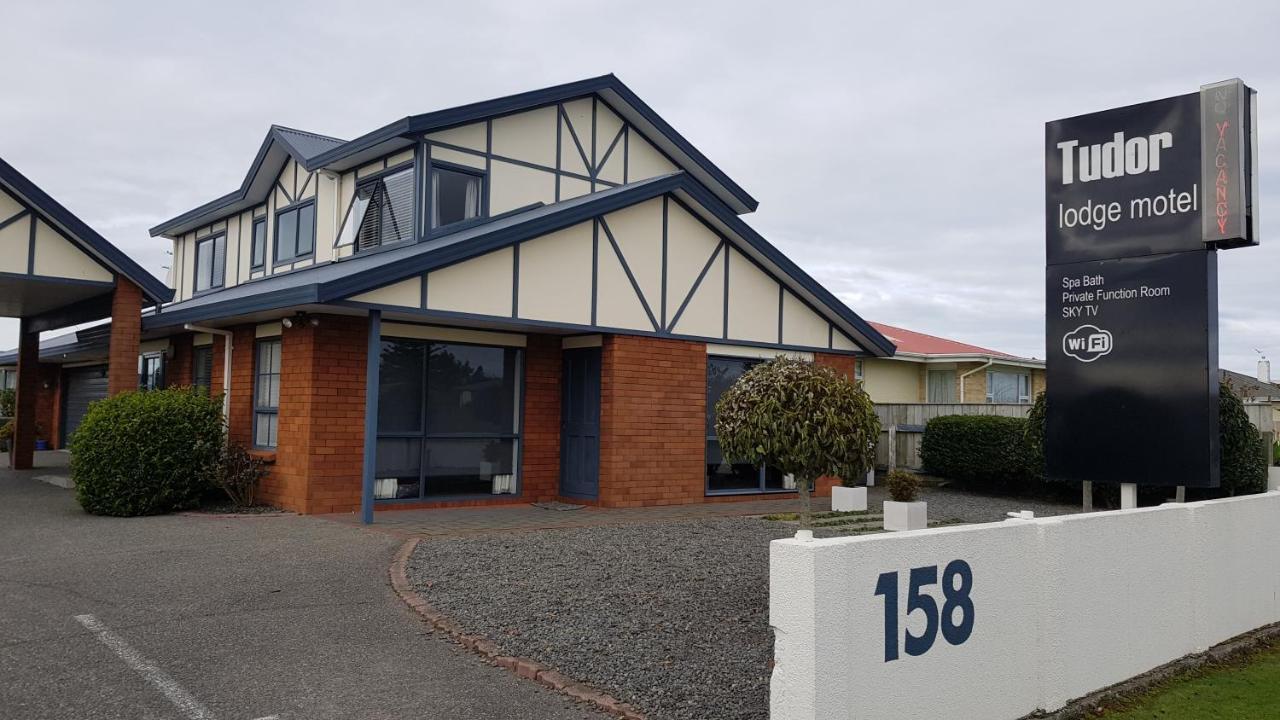 Tudor Lodge Motel Hawera Bagian luar foto