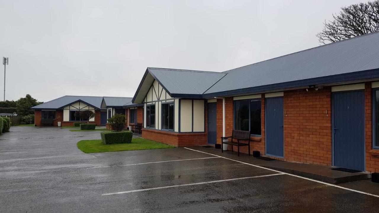 Tudor Lodge Motel Hawera Bagian luar foto