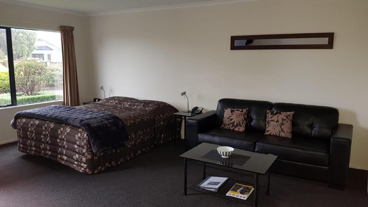 Tudor Lodge Motel Hawera Bagian luar foto