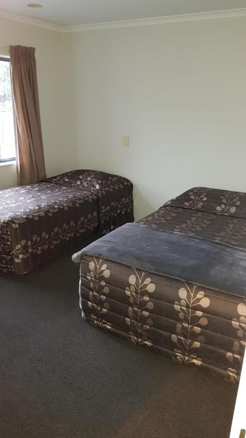 Tudor Lodge Motel Hawera Bagian luar foto