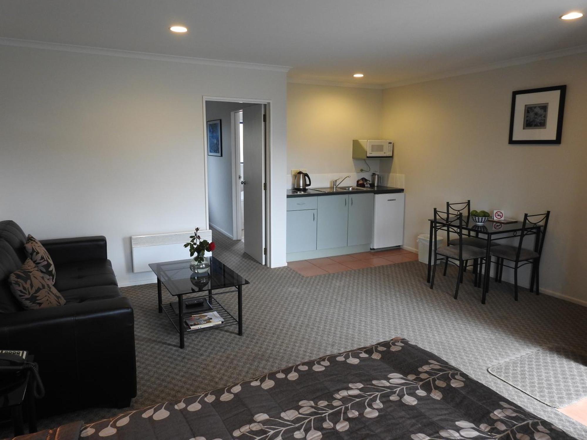 Tudor Lodge Motel Hawera Bagian luar foto