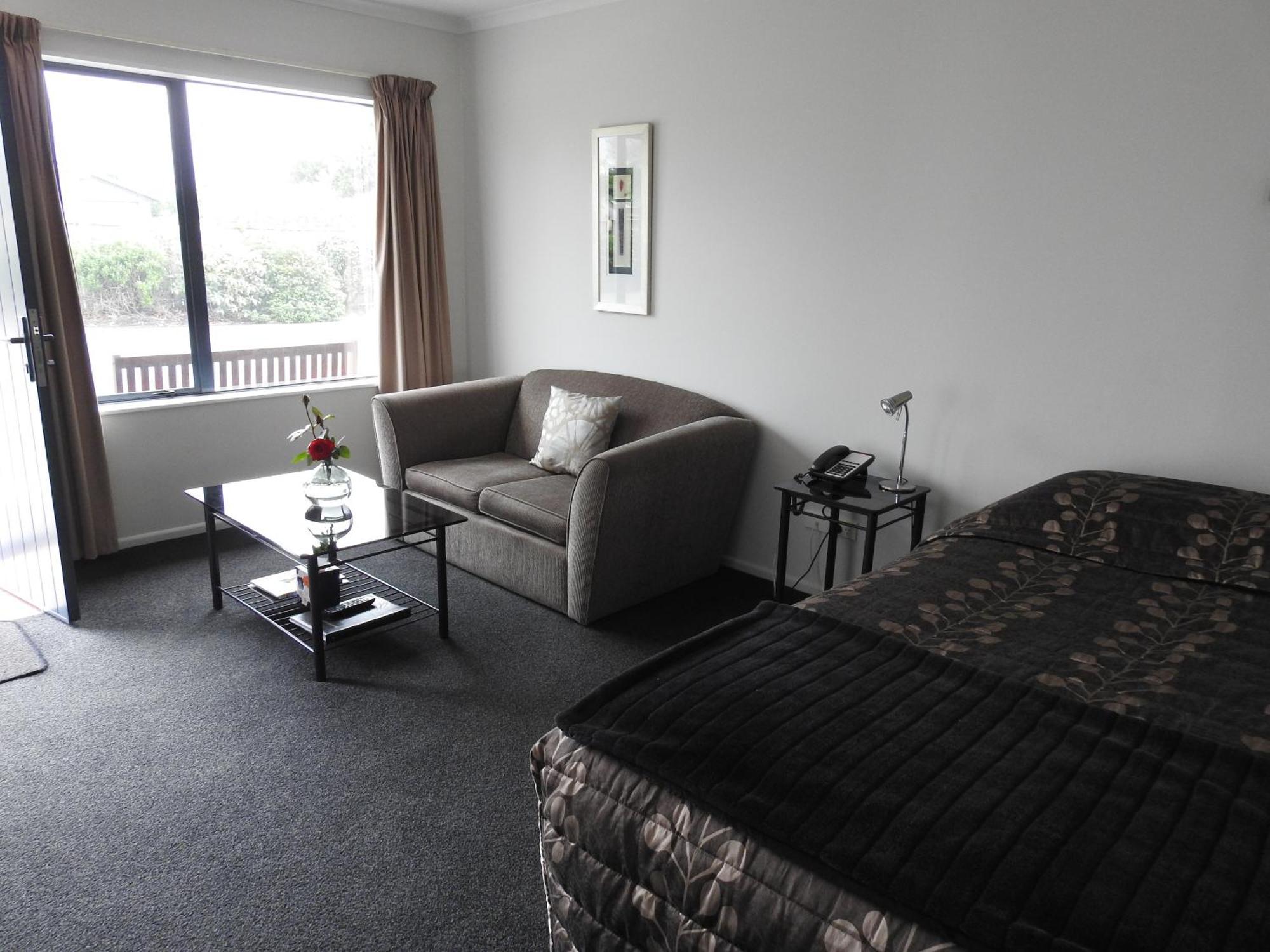 Tudor Lodge Motel Hawera Bagian luar foto