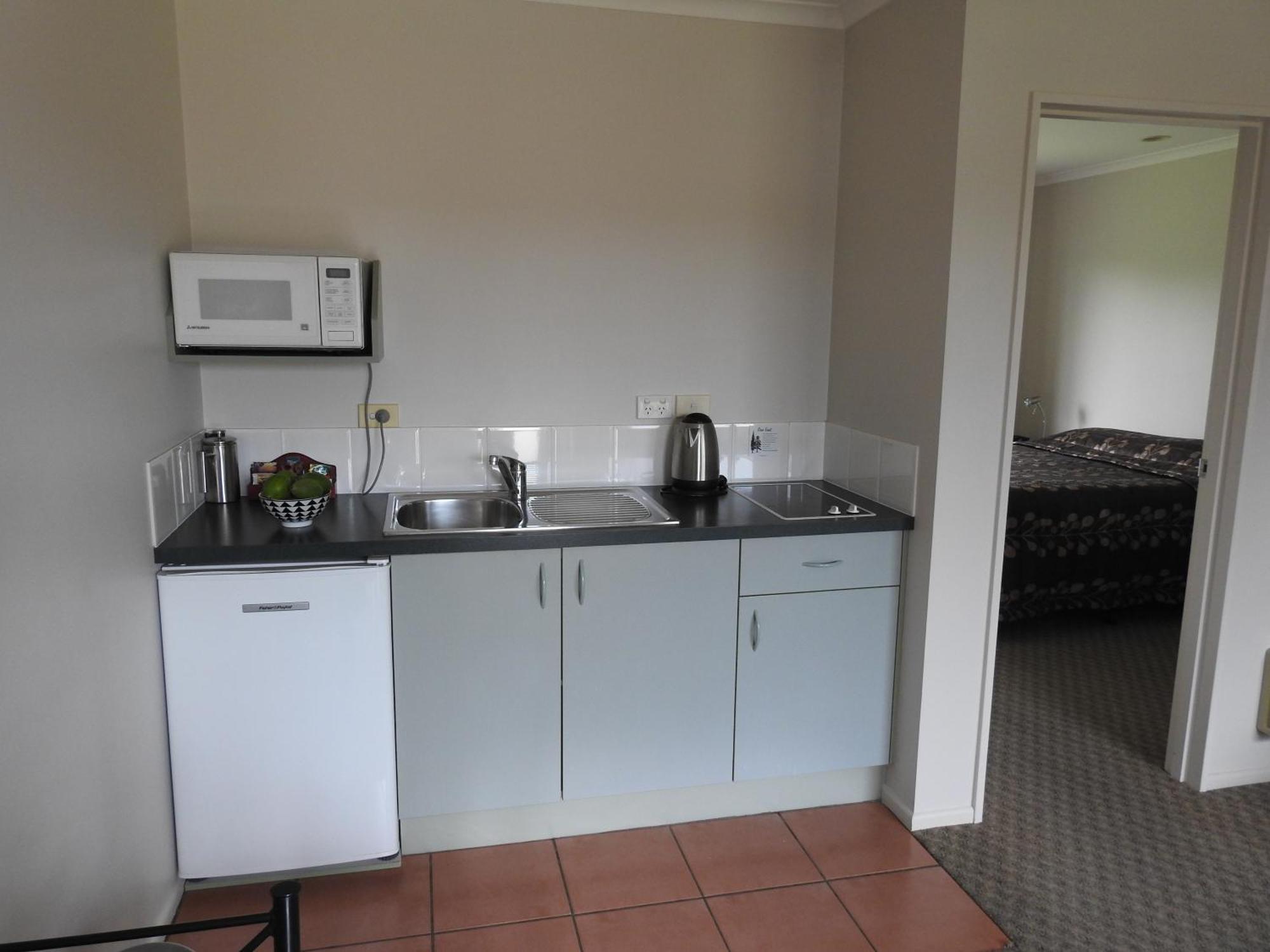 Tudor Lodge Motel Hawera Bagian luar foto