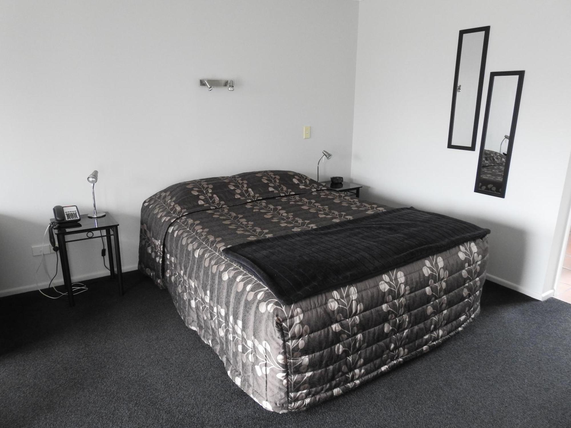Tudor Lodge Motel Hawera Bagian luar foto
