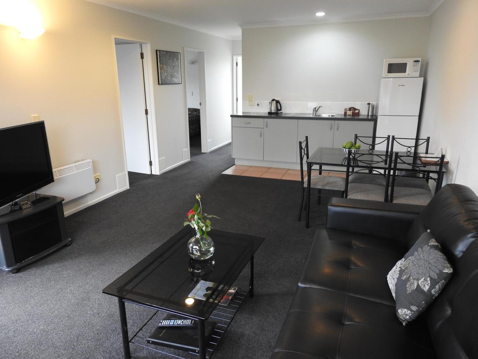 Tudor Lodge Motel Hawera Bagian luar foto
