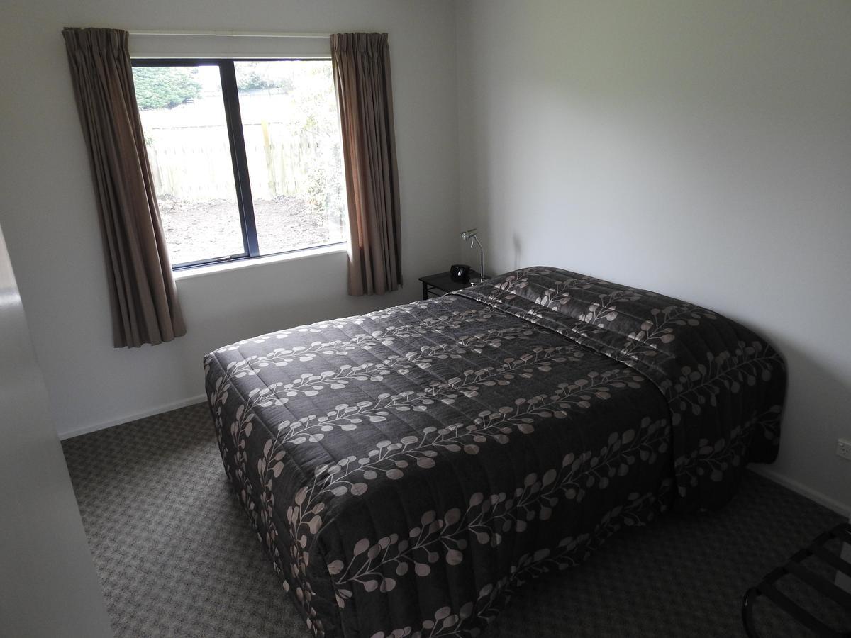 Tudor Lodge Motel Hawera Bagian luar foto