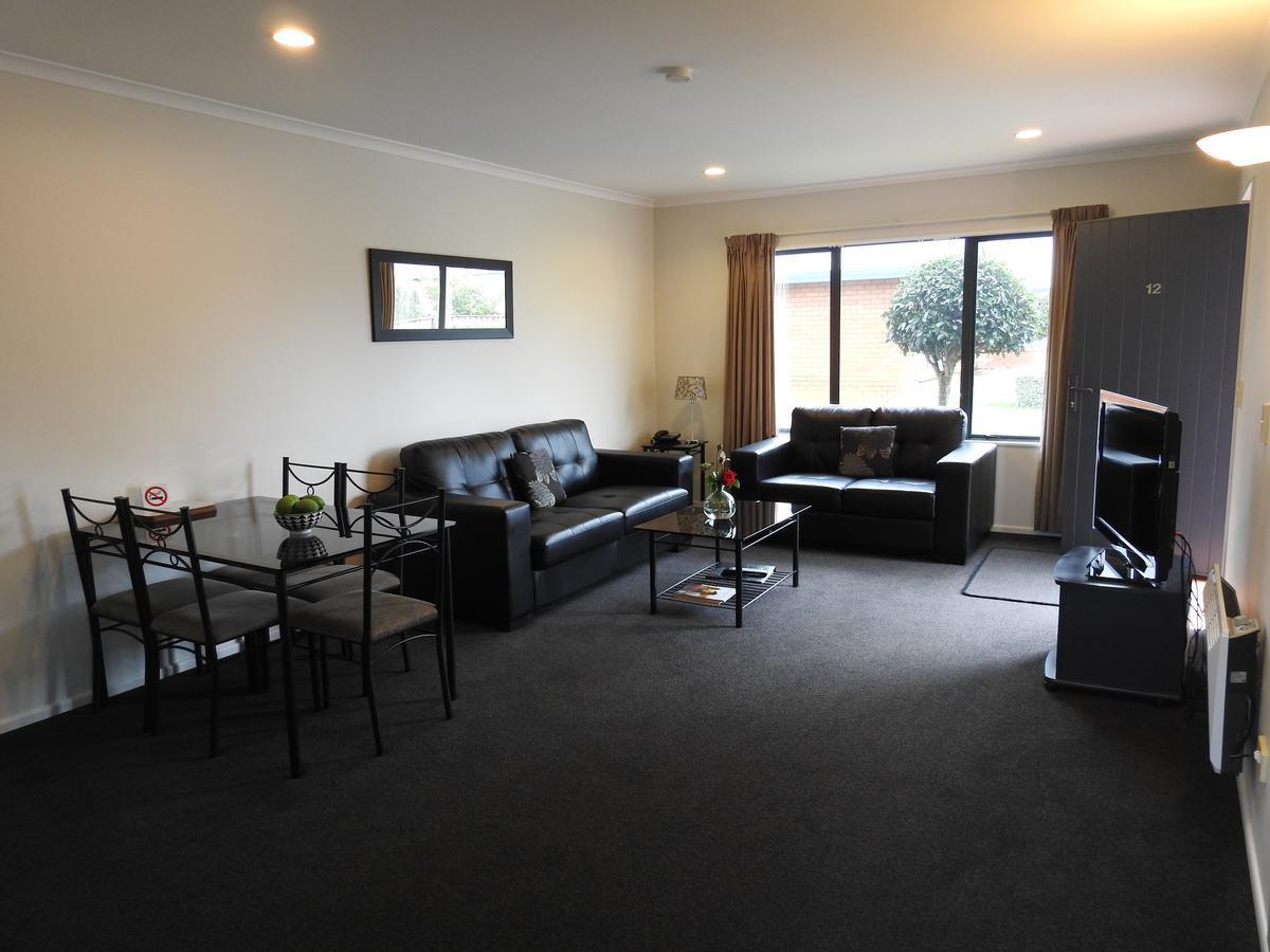 Tudor Lodge Motel Hawera Bagian luar foto