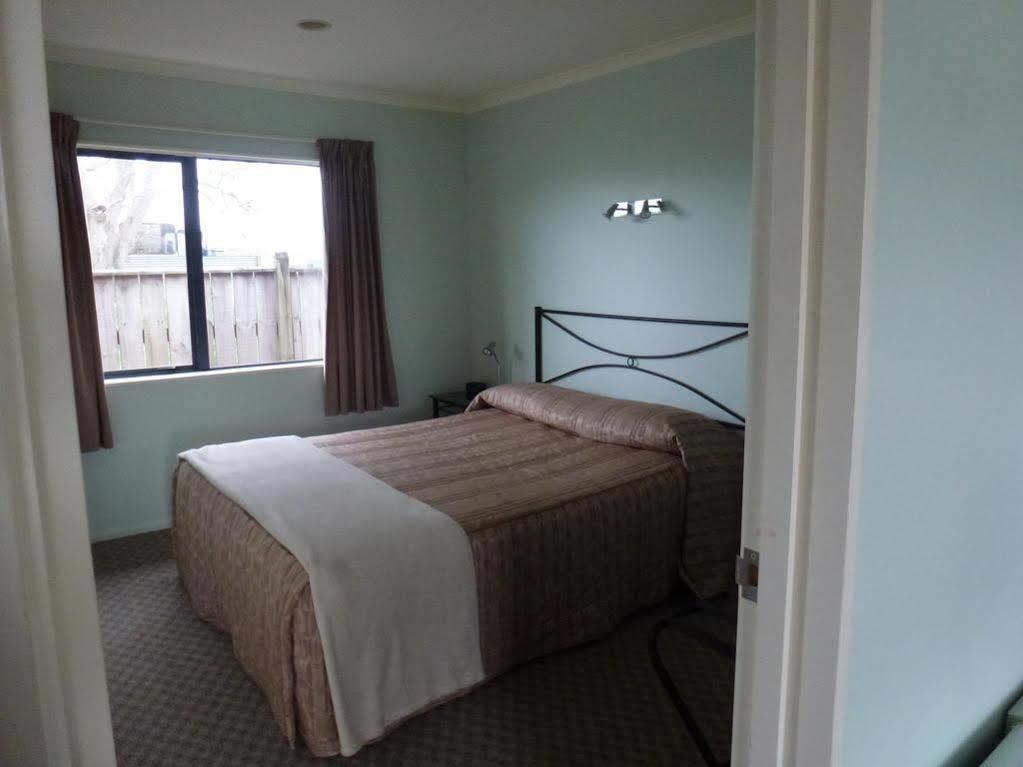 Tudor Lodge Motel Hawera Bagian luar foto